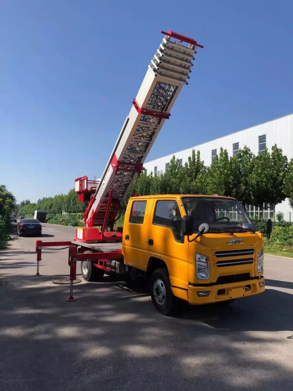 通川附近的云梯车出租服务：轻松解决高空作业需求