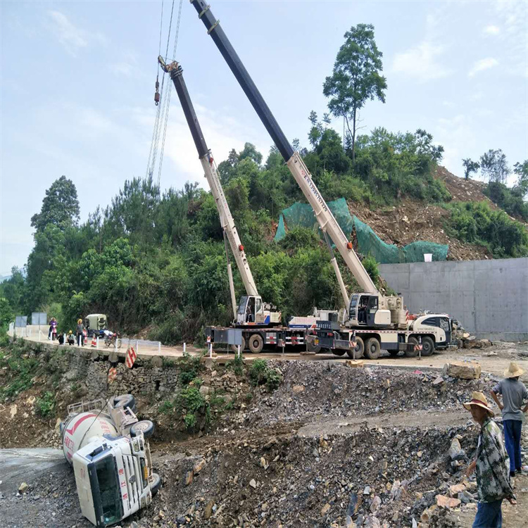 通川汽车掉沟里叫吊车救援要多少钱