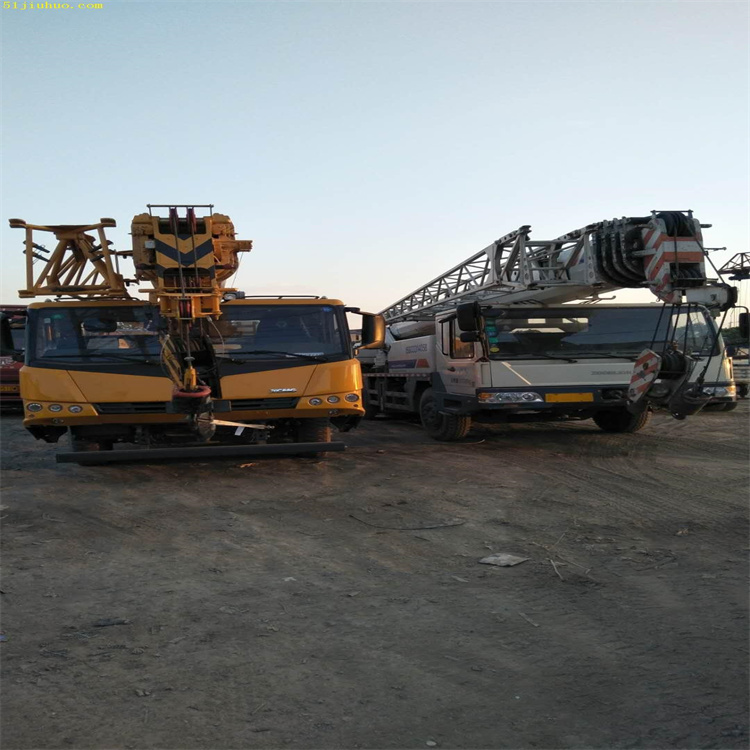 通川吊车吊挖机正确办法